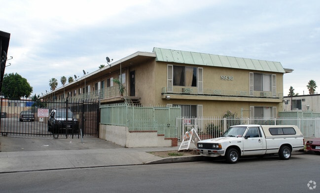 Building Photo - 8936 Cedros Ave