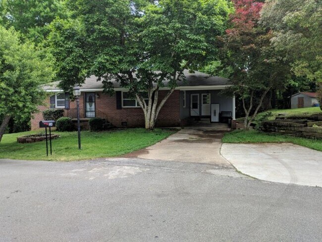 Building Photo - 114 Wildwood Cir