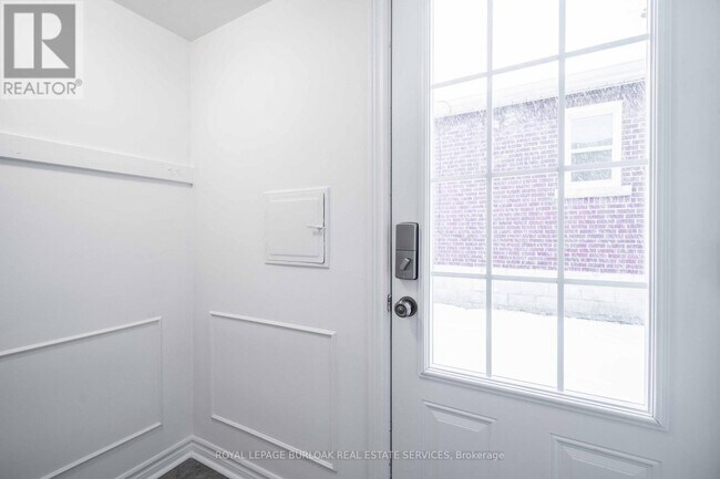 Photo du bâtiment - 356 E 17th St