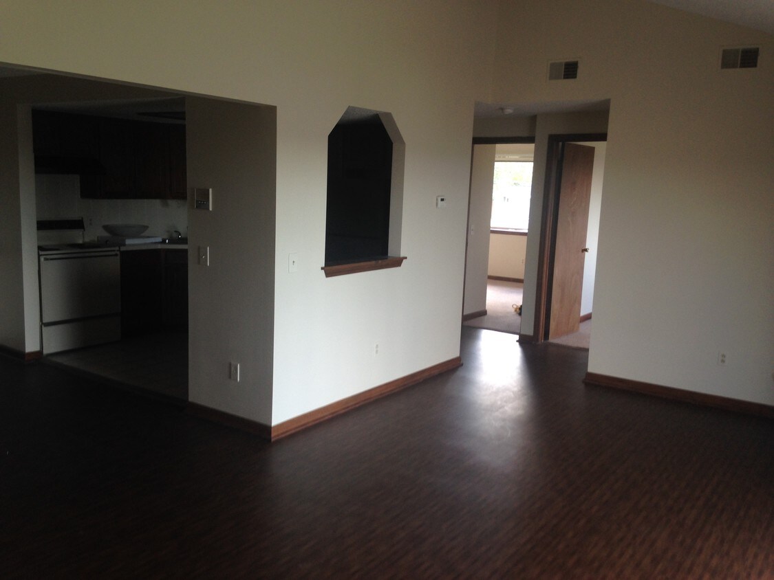 Oak Ridge Estates Rentals in West Seneca at 72 Oakridge Dr West Seneca