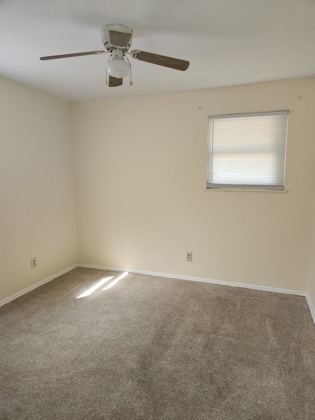 Building Photo - Cute 3 Bedoom Home