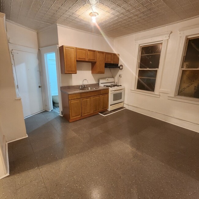 Building Photo - 13 Brinkerhoff Pl