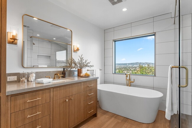 Primary Bedroom En-Suite Bath - 4301 Don Arellanes Dr