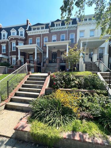 Foto principal - 1124 Girard St NW