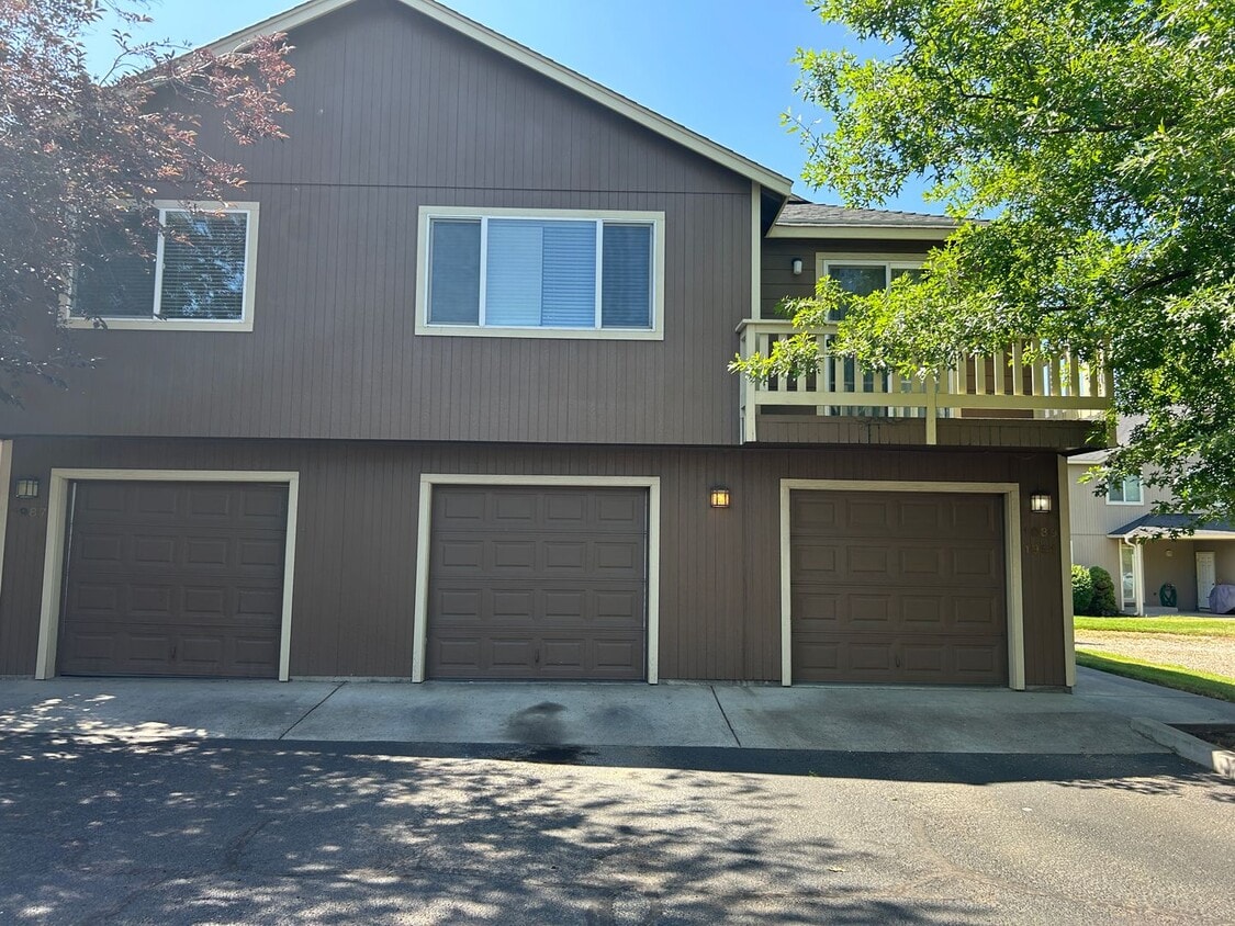 Foto principal - 1987-1991 SW Canyon Dr