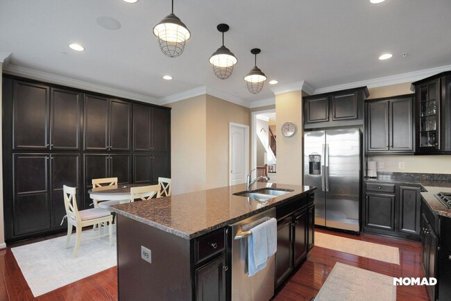 Foto del edificio - Stunning 4BR Townhome in National Harbor