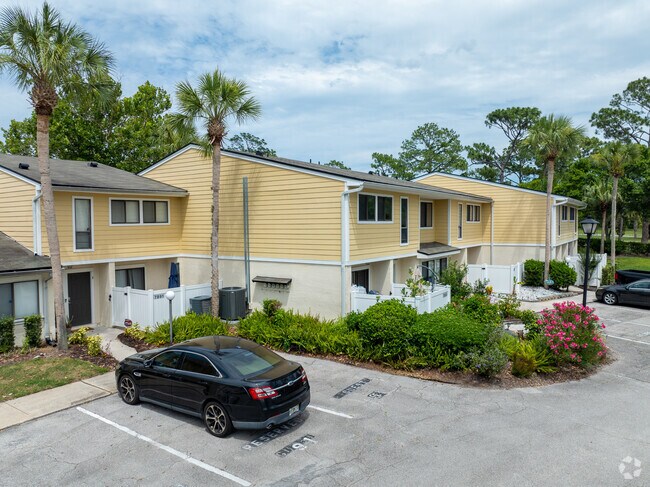 Alterno - Los Lagos Condominiums