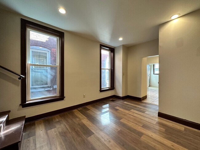 Foto del edificio - 3 Bedroom 1.5 Bath Row Home