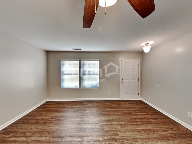 Foto del edificio - 15709 Lakepoint Forest Dr