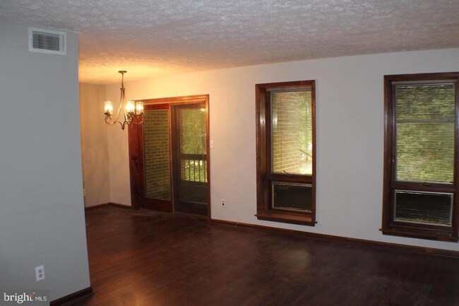 Building Photo - 44695 White Oak Ct