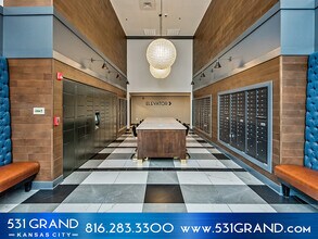 Lobby & mail center - 531 Grand