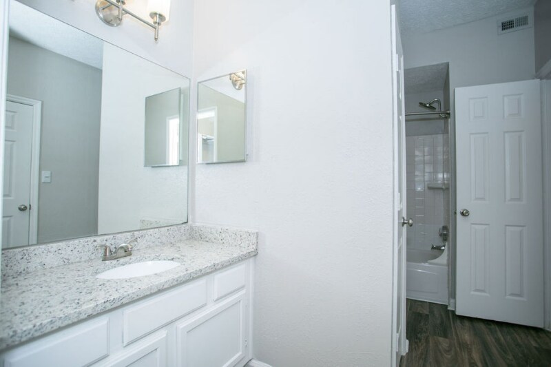 Primary Photo - 400 Central Park Pl NE