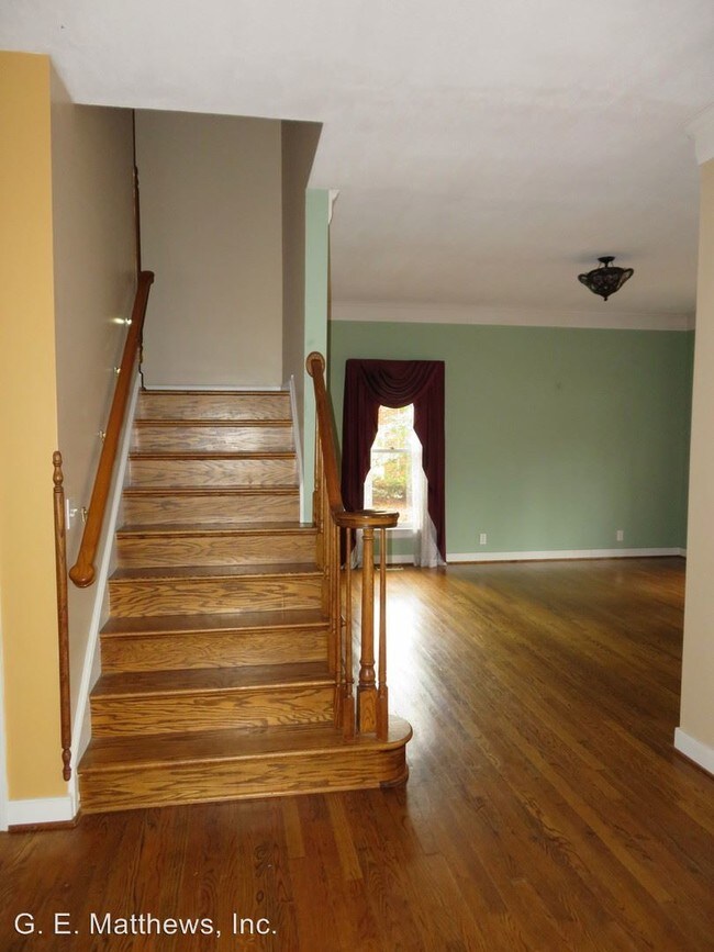 Building Photo - 102 Comstock Dr