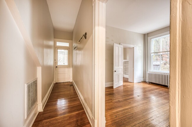 Photo - 3127 W Franklin St Apartment