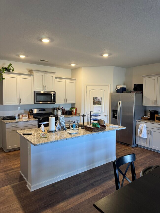 Foto del edificio - 7968 Hickory Meadow Rd