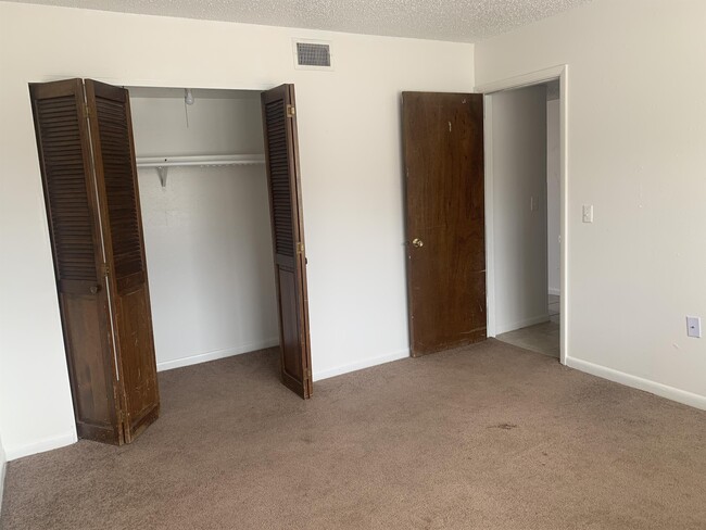 Building Photo - 801 Cartwright Dr