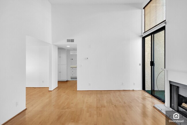Building Photo - 7001 S La Cienega Blvd