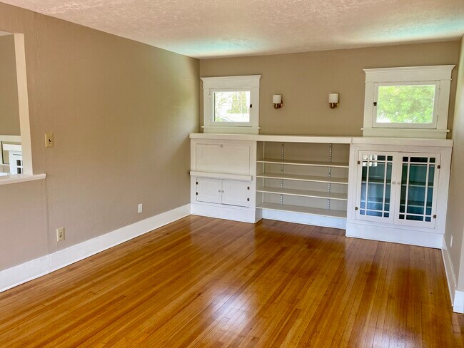 Foto del edificio - 3703 E 5th St