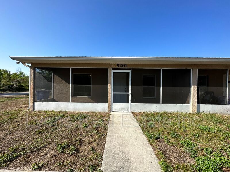 5201 29th St SW, Lehigh Acres, FL 33973 House for Rent in Lehigh