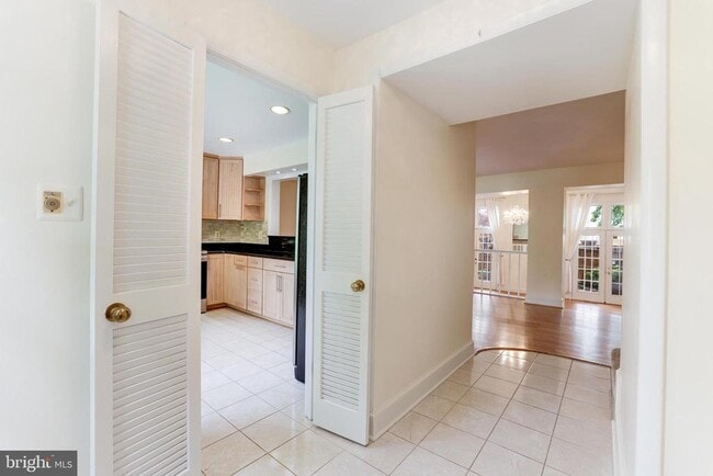 Building Photo - 8509 Jeffersonian Ct