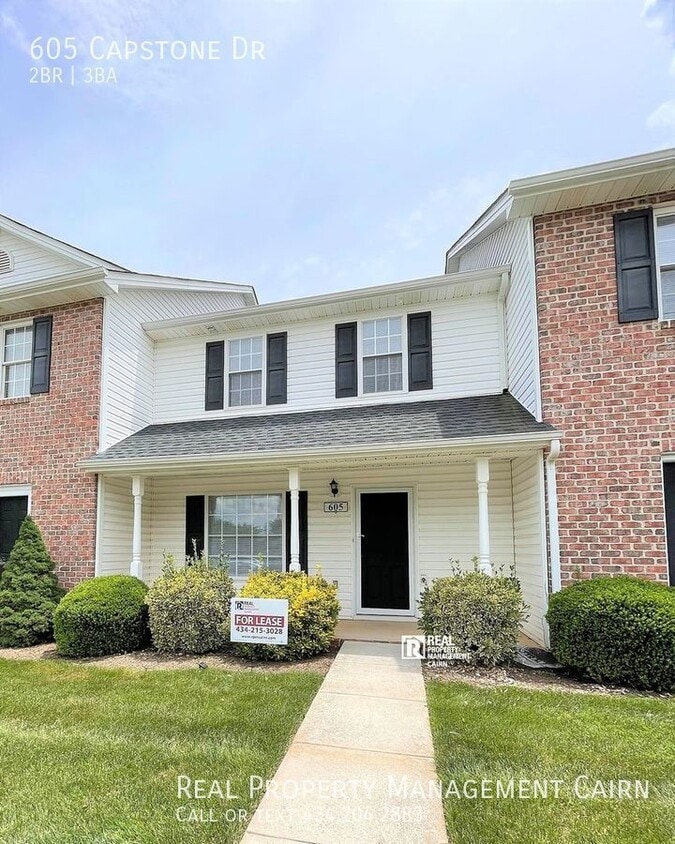 Spacious 2 Bedroom, 2.5 Bathroom Townhome House Rental in