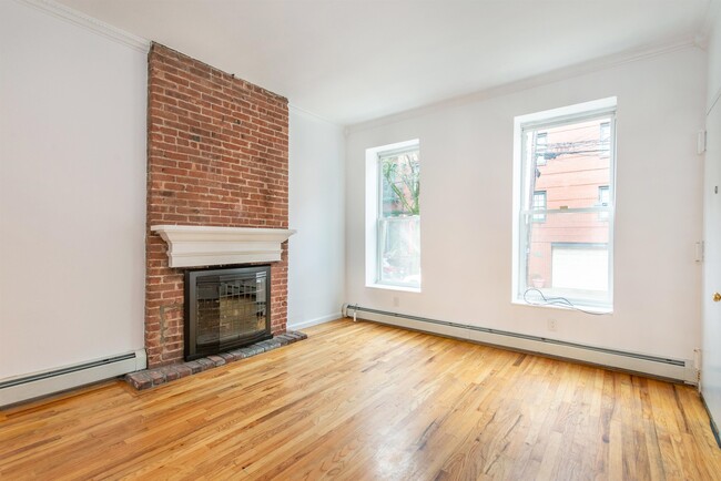 Building Photo - 208 3rd St