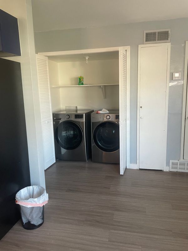 Foto del edificio - 3305 Forest Ln