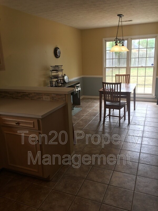 Building Photo - 1631 N Grove Ct