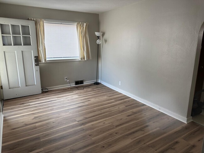 Foto del edificio - 13 Aldrich Ave