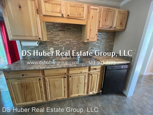 Building Photo - 3 br, 1.5 bath House - 1510 W Allegan St
