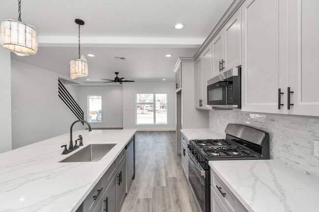 Building Photo - 8636 Scott St