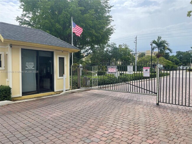 Foto del edificio - 771 NE 199th St