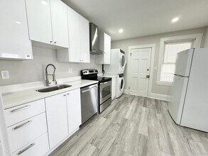 Building Photo - 57 Burrell St