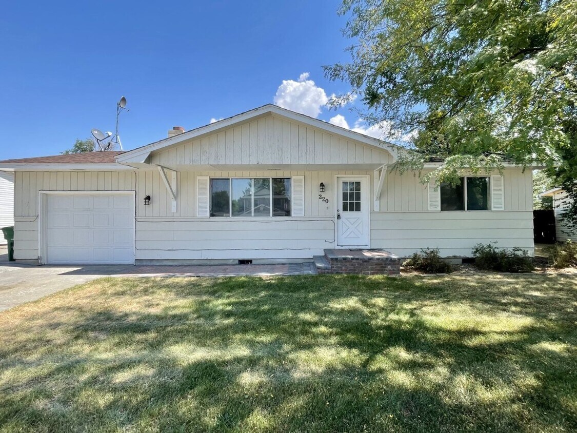 Primary Photo - 2 Bed, 1 Bath Single Family Home w/ 1 Car ...
