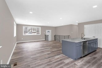 Building Photo - 383 Sollers Wharf Rd