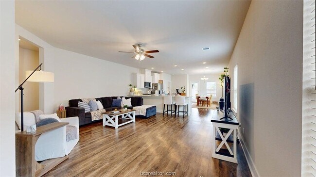 Foto del edificio - 918 Fork Ct