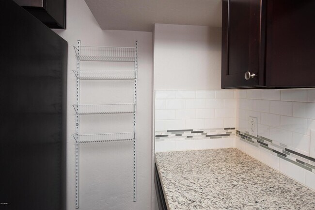 Foto del edificio - 502 E Mariposa St