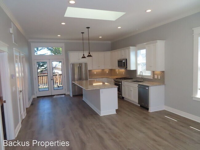 Foto del edificio - 2 br, 1 bath House - 952 W. Franklin St.