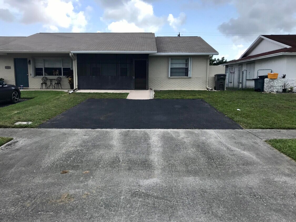 Foto principal - 4582 Brady Ln