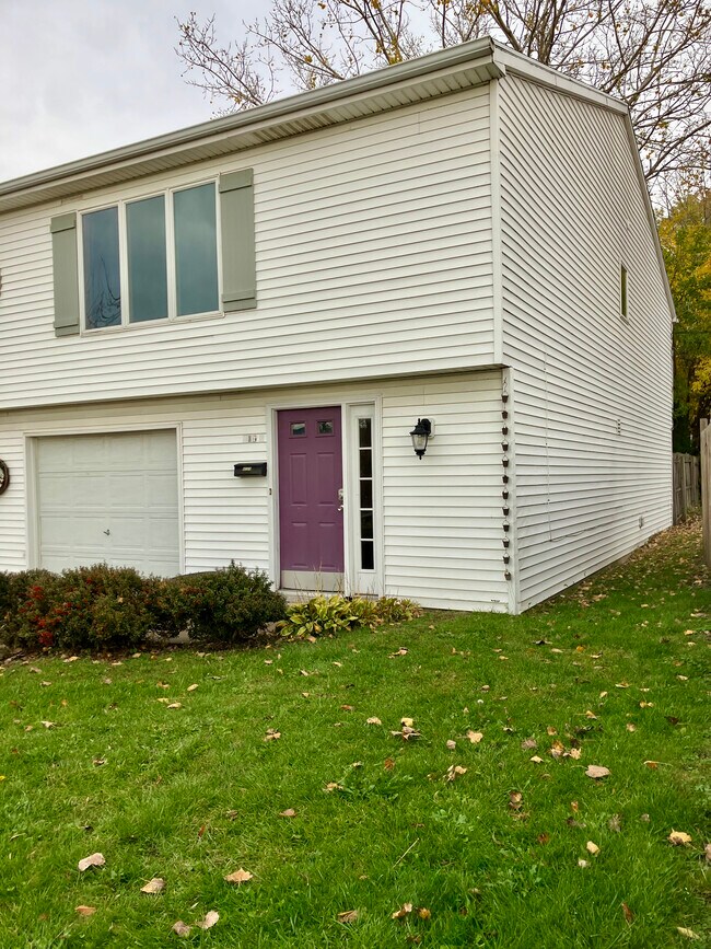 Building Photo - 422 N Legion Dr