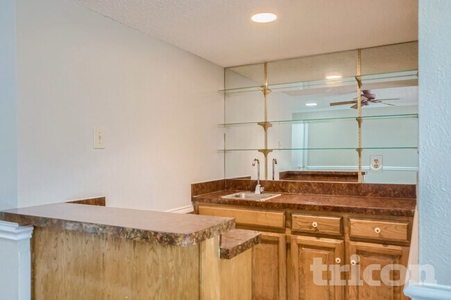 Building Photo - 4707 Vineyard Trail