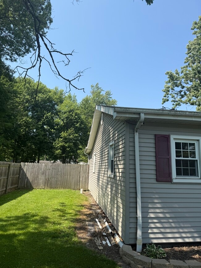 Building Photo - 6055 Bryan Rd