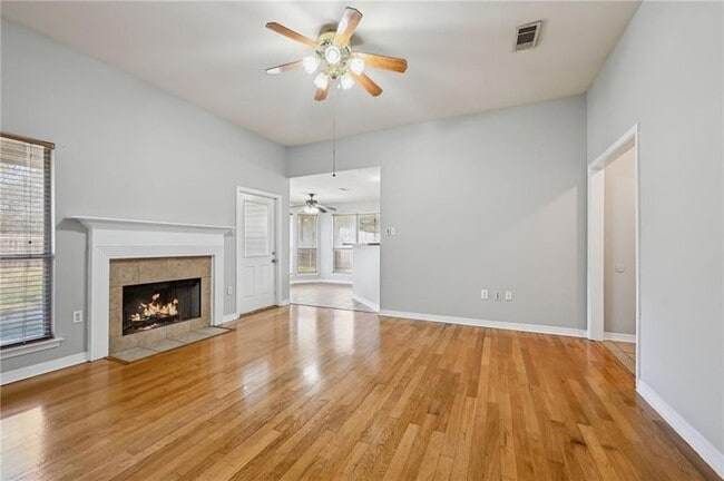 Building Photo - 528 Jefferson Dr