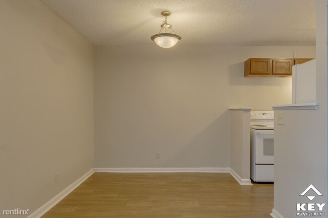 Building Photo - 3 br, 1 bath Duplex - 1014 S Everett St