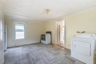 Building Photo - 42 Wilcox St