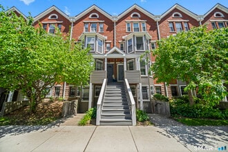 Building Photo - 136 Maple Ave