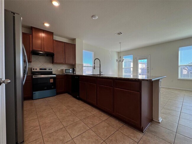 Foto del edificio - 7607 Lazy Creek Dr