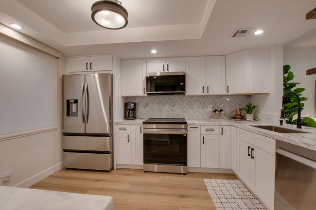 Foto del edificio - 4728 Iroquois Ave