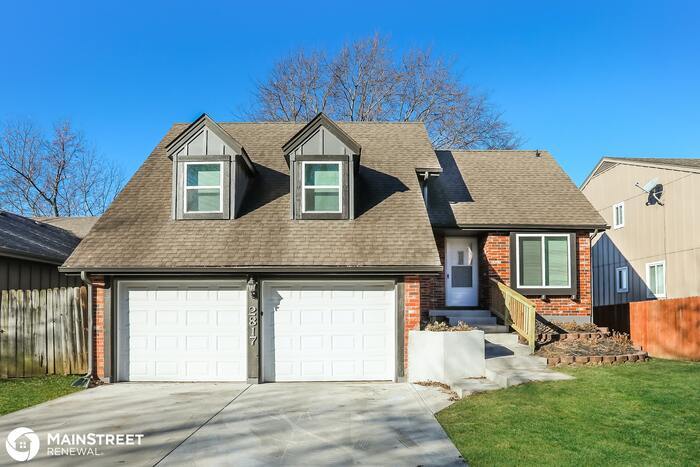 Primary Photo - 2817 NW 5TH ST, BLUE SPRINGS, MO 64014