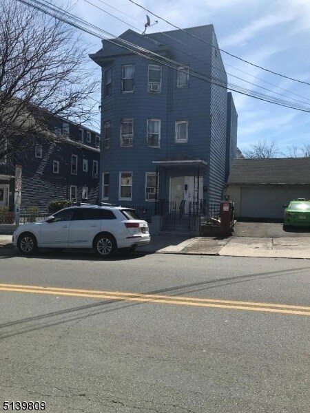 Primary Photo - 496 Union Ave